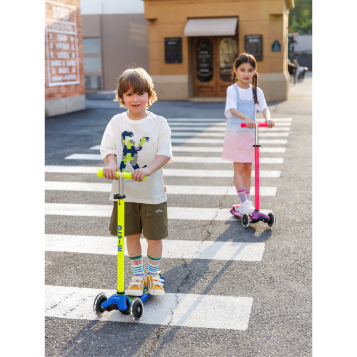 Trottinette enfant Maxi Micro Deluxe Néon Jaune Canari LED