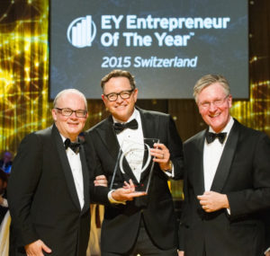 Image de Wim Ouboter recevant le prix de l’entrepreneur de l’année en 2015 Image de Wim Ouboter recevant le prix de l’entrepreneur de l’année en 2015