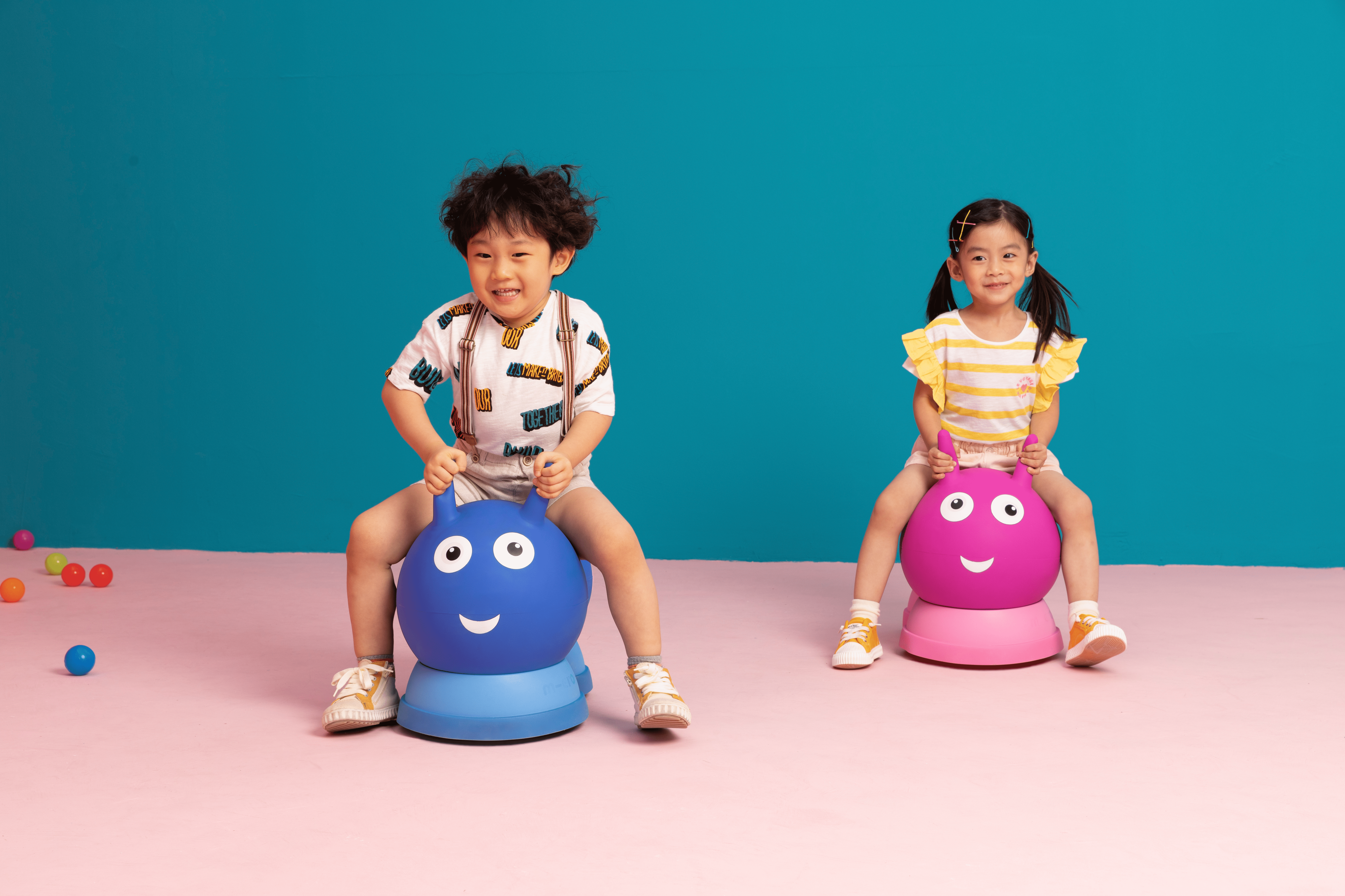 Porteur Micro Air Hopper Bleu et Rose Image enfants sur Porteur Micro Air Hopper Bleu et Rose