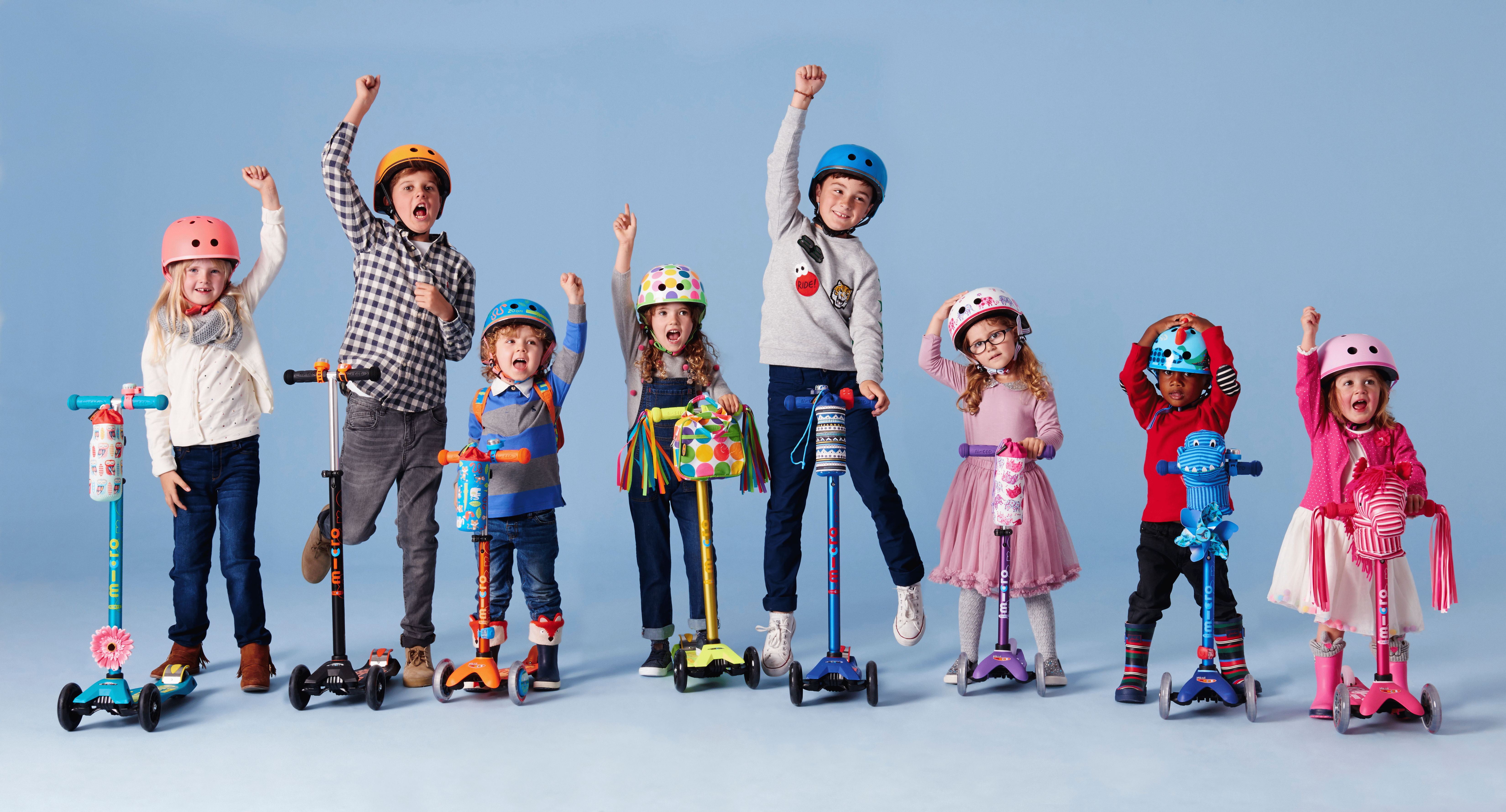 Enfants avec trottinettes Micro Image enfants avec trottinettes Micro